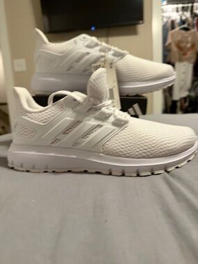 Adidas Triple White Ultimashow Sneakers - 7.5W